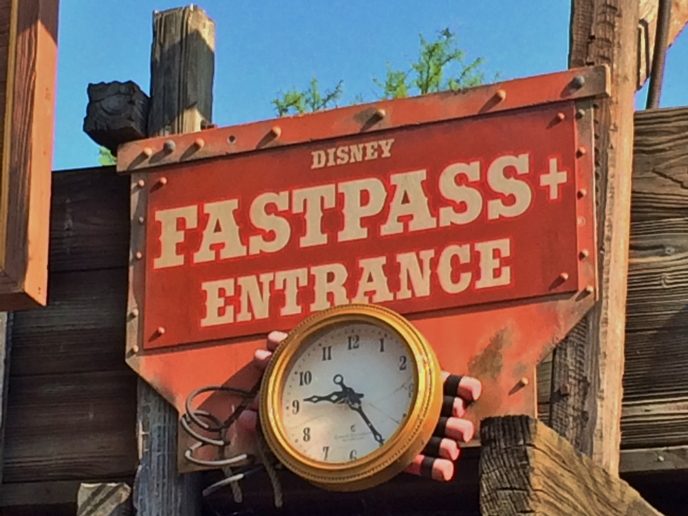 Disney Fastpass+ Walt Disney World acceso sin filas exclusivo reservar ventajas hotel Disney