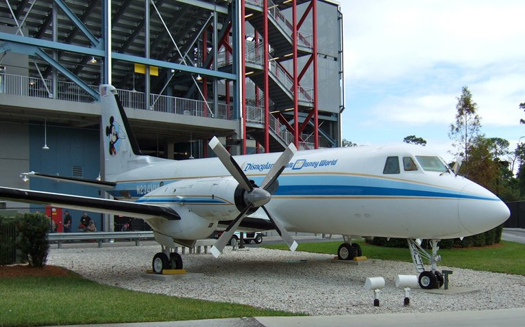 La historia secreta del avión privado de Walt Disney